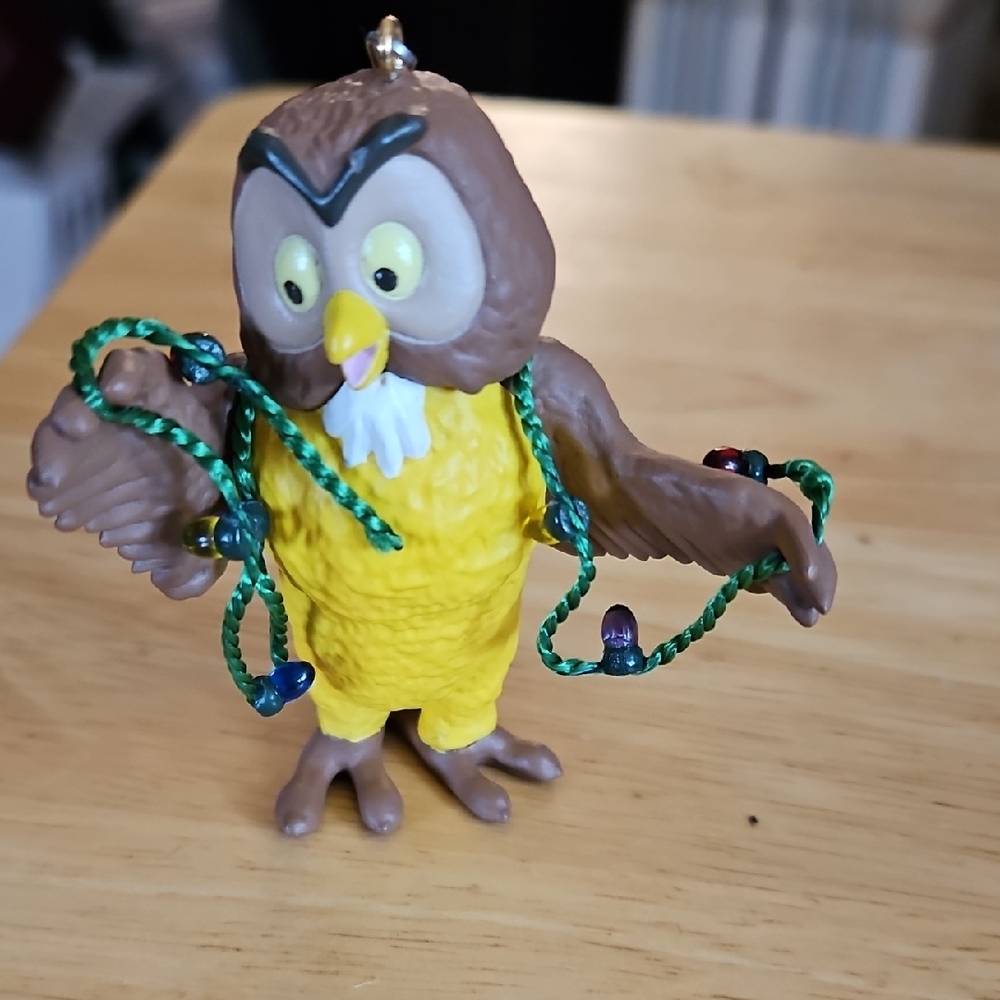 1992 HALLMARK Keepsake Owl (Winnie the Pooh) Christmas ornament